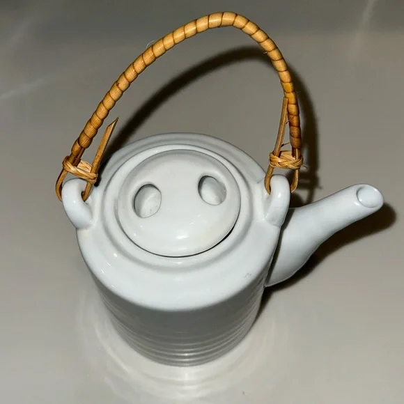 STARBUCKS Vintage Ribbed Porcelain Teapot with Lid - Picture 5 of 10